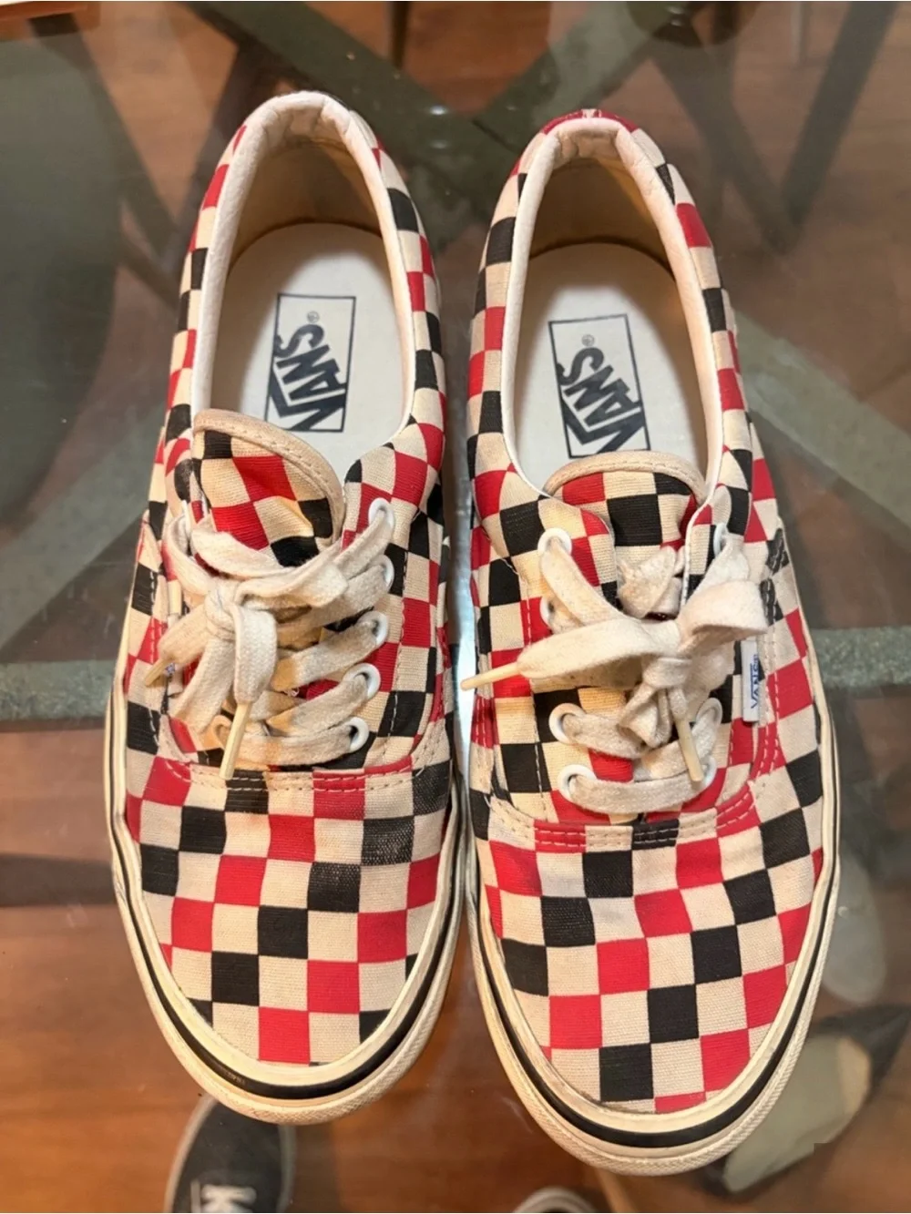 2 Pairs of Vans Era shoes Men’s 8.5 good condition!!